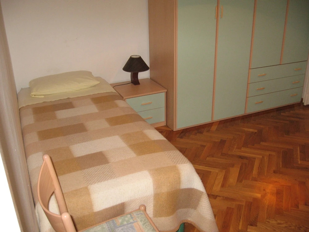 Six Person Apartment With 2 Bedrooms Near the Beach in Pjescana Uvala