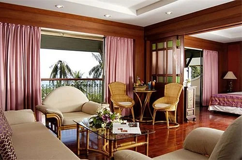 White Peach Hotel