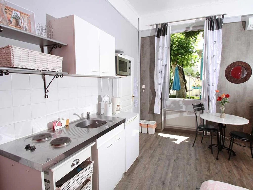 Studio in Suze-la-rousse, With Shared Pool, Enclosed Garden and Wifi