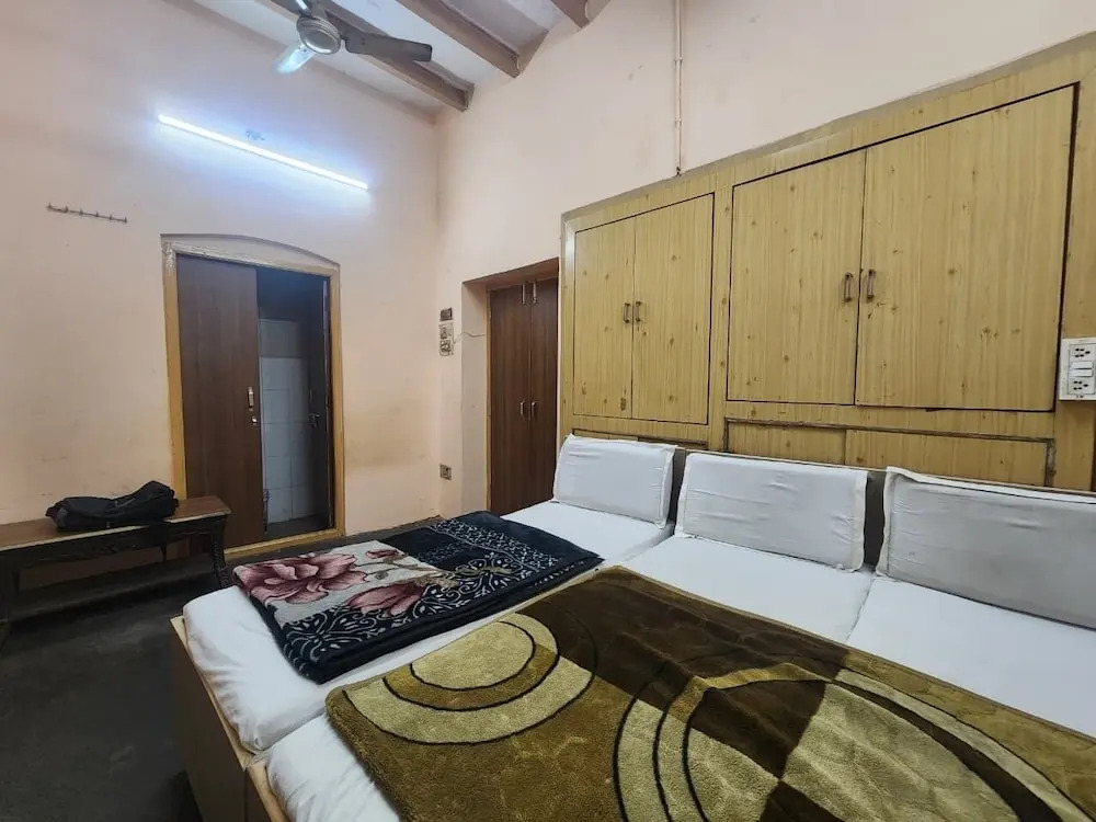 Hotel Jannat Palace Near Jama Masjid