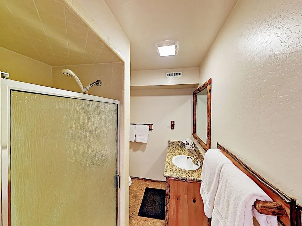 39537 Lake Dr Home - 3 Br home by RedAwning
