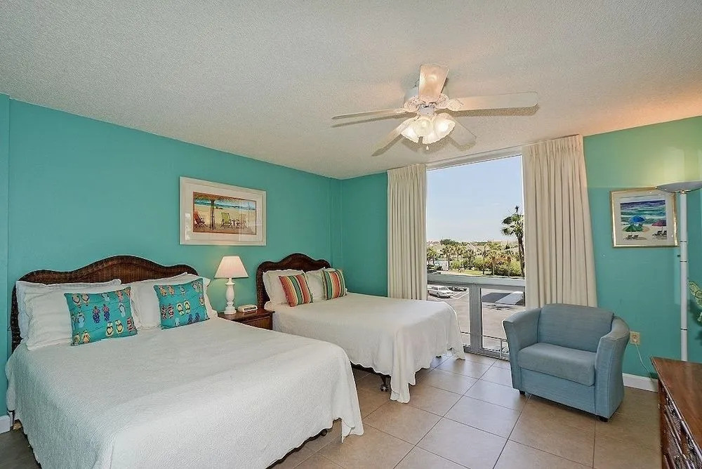 Shoreline 3036 Condo by RedAwning