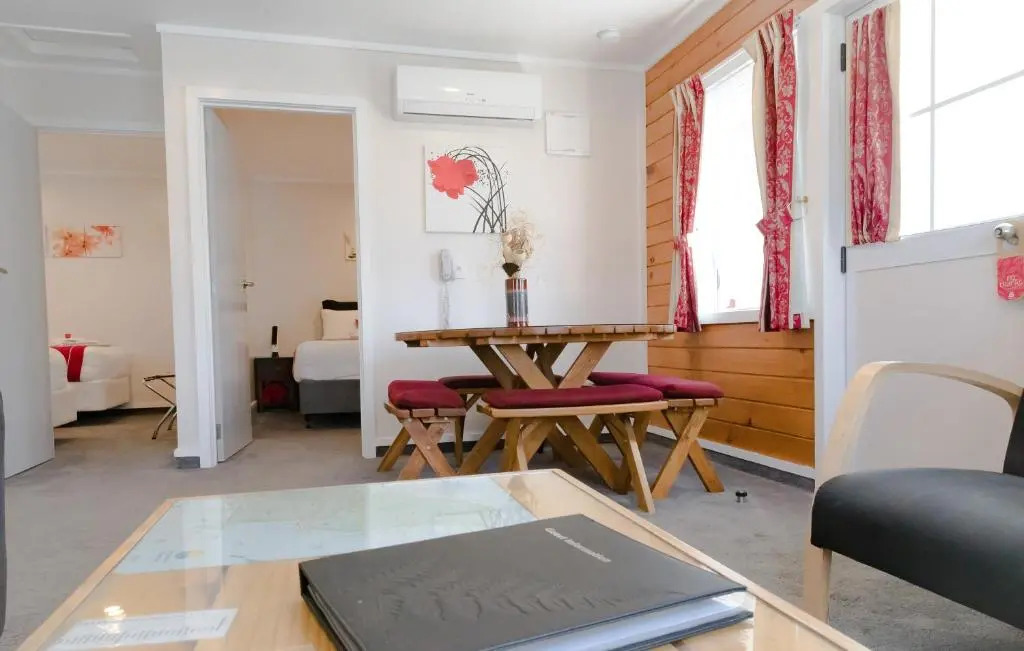 Tudor Park Motel Spacious with kitchens 1 minute walk to restaurant and shopping centre and Gisborne Hospital