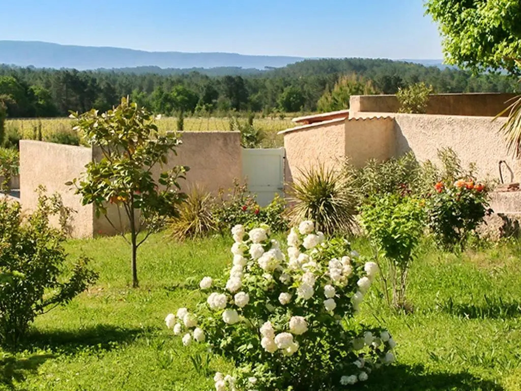 Villa de 2 chambres avec piscine privee jardin et wifi a Mormoiron