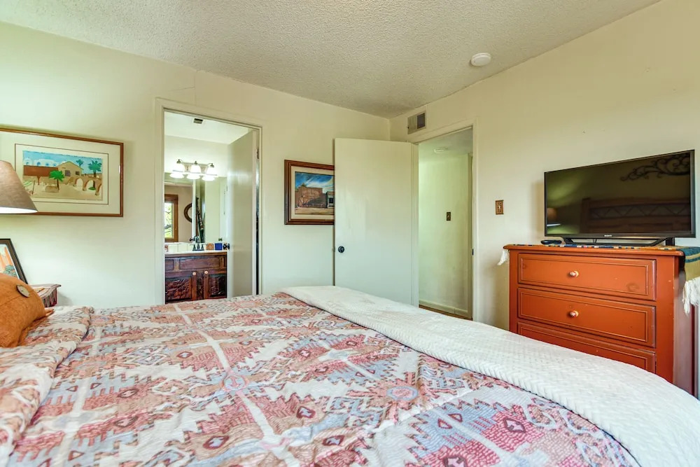 11-min Walk to Santa Fe Plaza! Condo w/ Pool