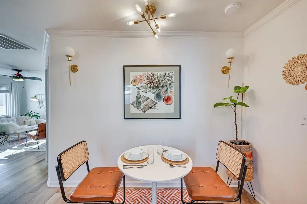 < 3 Mi to Dtwn: Modern Cottage in Greenville!