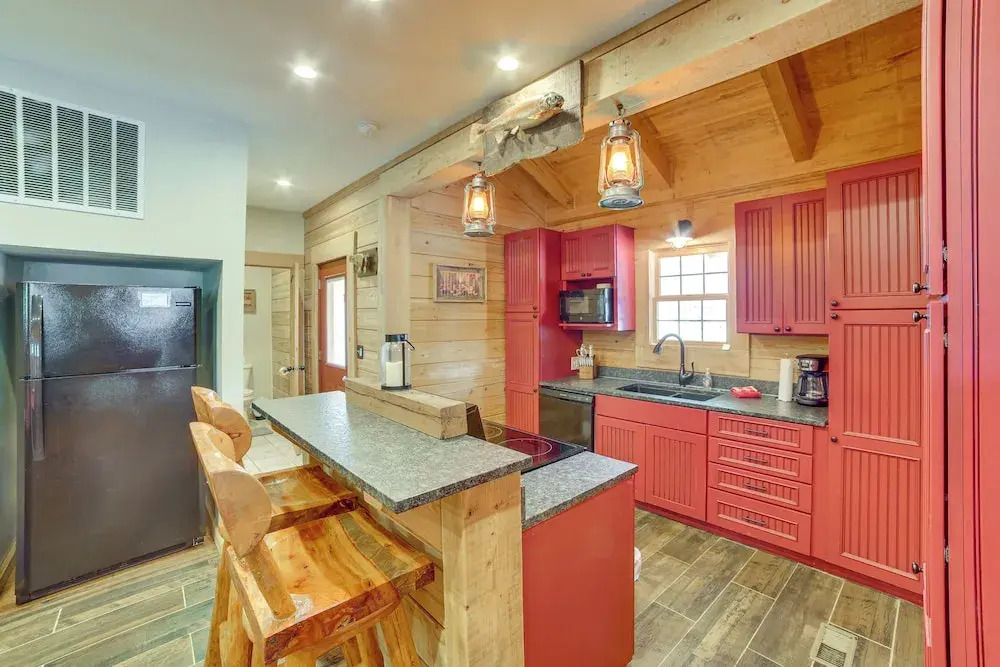 Rustic Hollister Cabin - 5 Mi to Downtown Branson