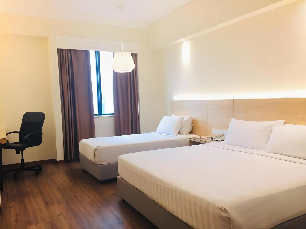 Crystal Crown Hotel JB
