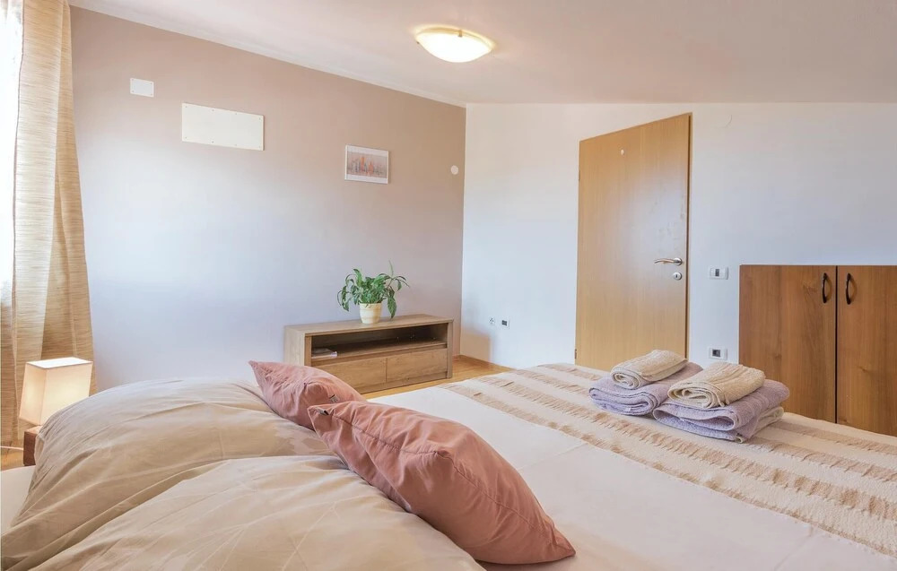 Beautiful Home in Pula With Wifi and 4 Bedrooms
