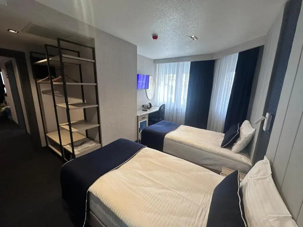 Lamore Hotel