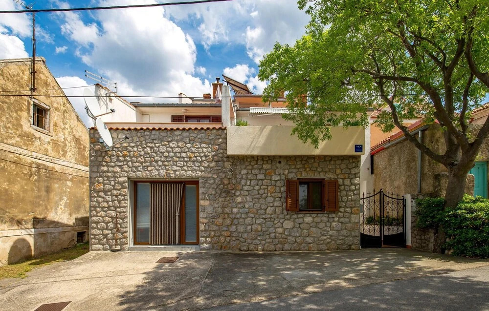 Nice Home in Sveti Juraj With Wifi and 5 Bedrooms