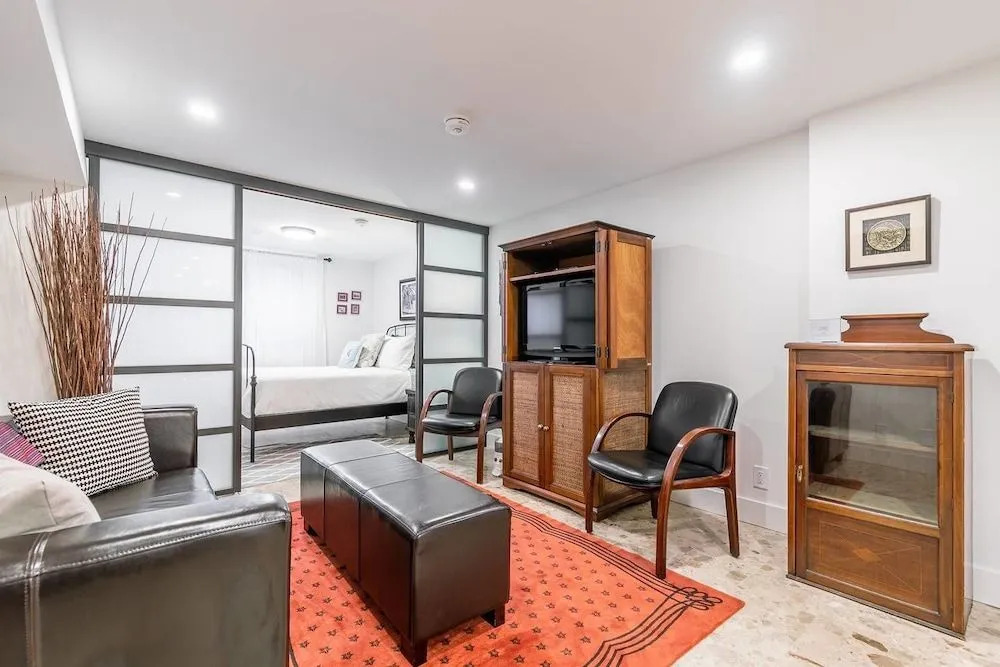 Newly Renovated 1BR Apt 1886