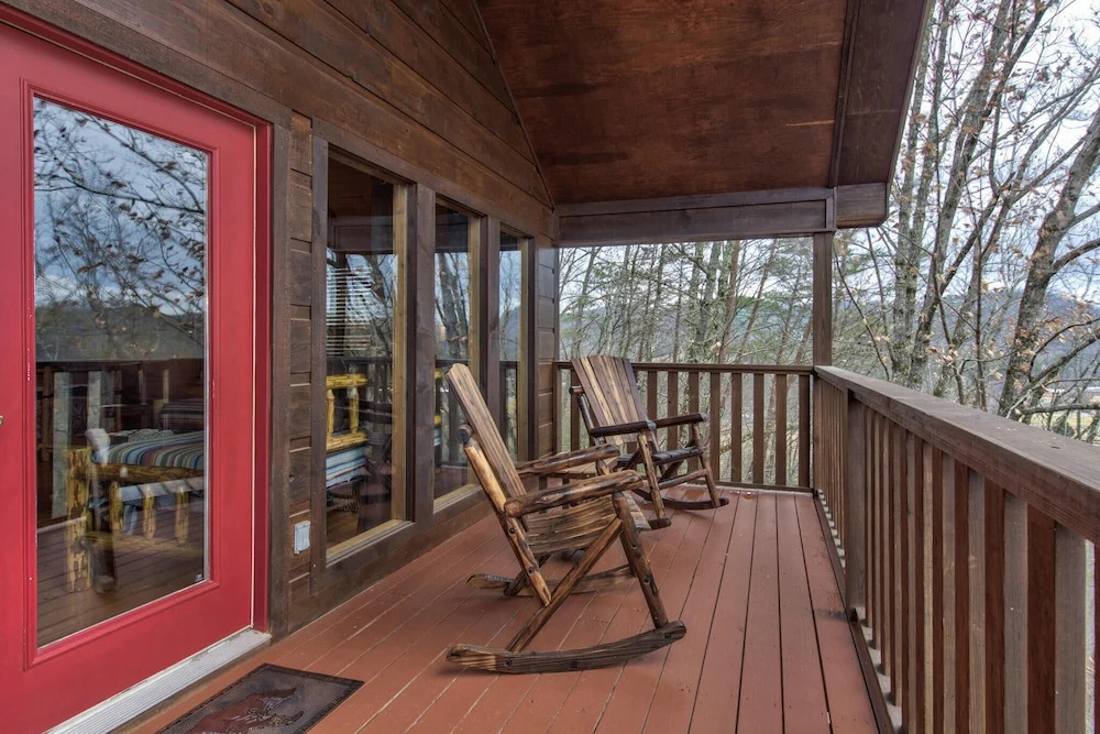Only Dreamin' Cabin w/ Private Hot Tub