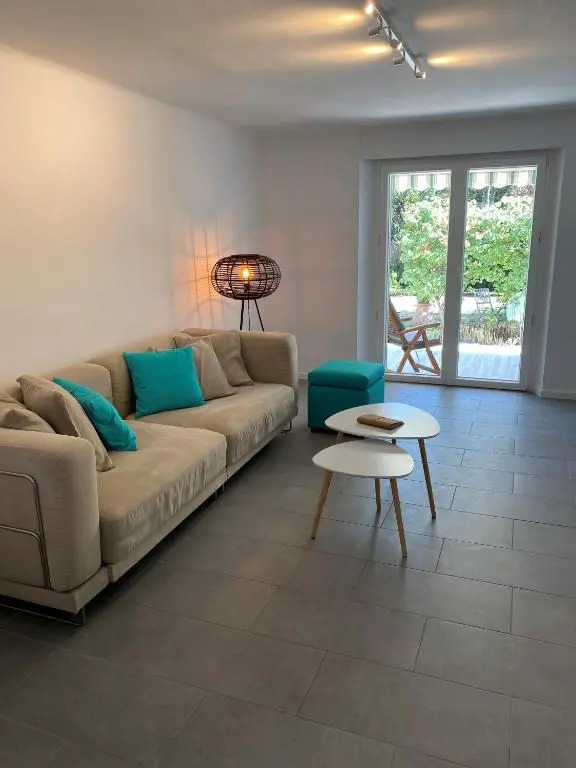 appartement rez de villa proche port et plages de Sanary