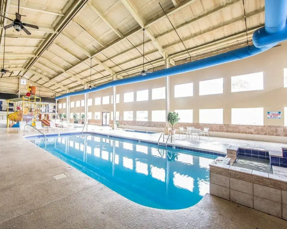 Quality Inn & Suites West Waterpark