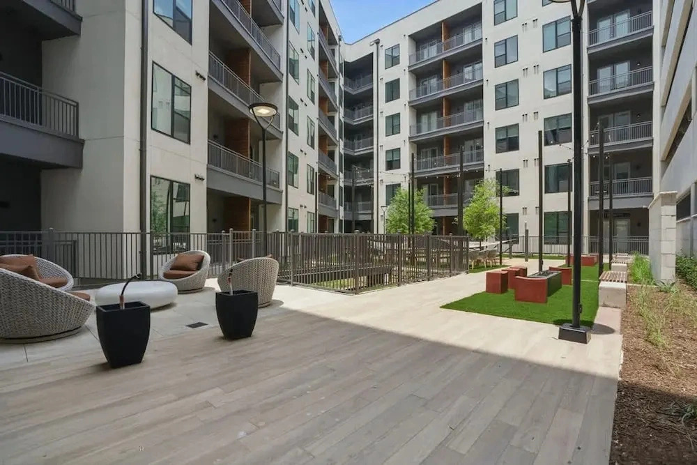 12min Downtown 6min Domain Pool Free Parking