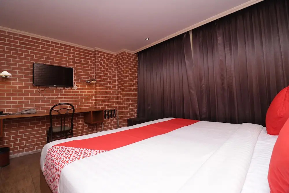 OYO 114 BB Boutique Ekamai Hotel