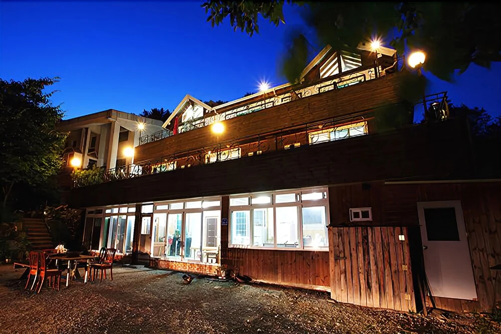 Nami Island Starry Glow Pension