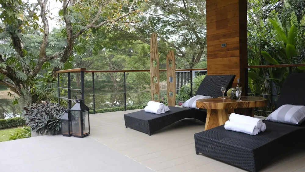 Moin Lakeside Pool Villa ChiangMai