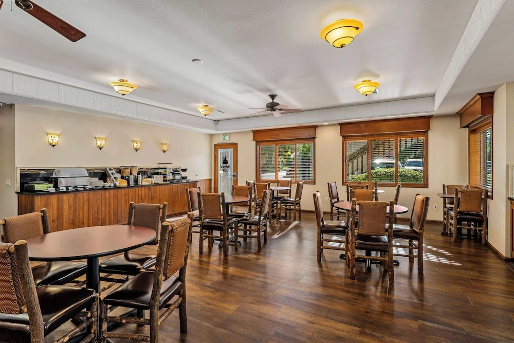 Redwood Hyperion Suites