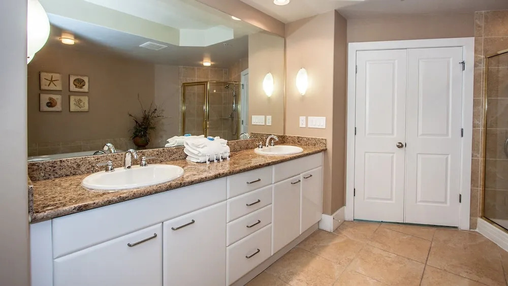 Four Bedroom Condo With Wraparound Balcony - Unit Crc0510