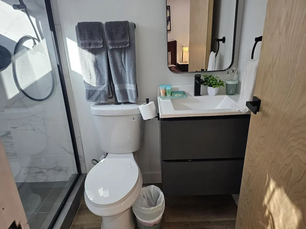 Hollywood Boutique Residences with Free Parking