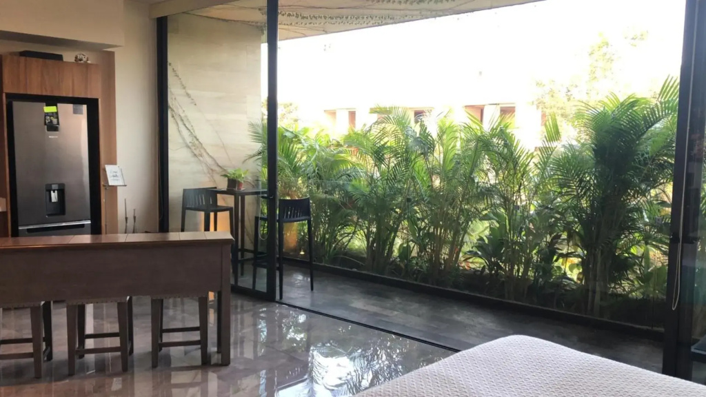 Penthouse LOFT with GYM, Beach Club & Wifi without separate bedrooms, just 1 King Size Bed and 1 Sofa Bed
