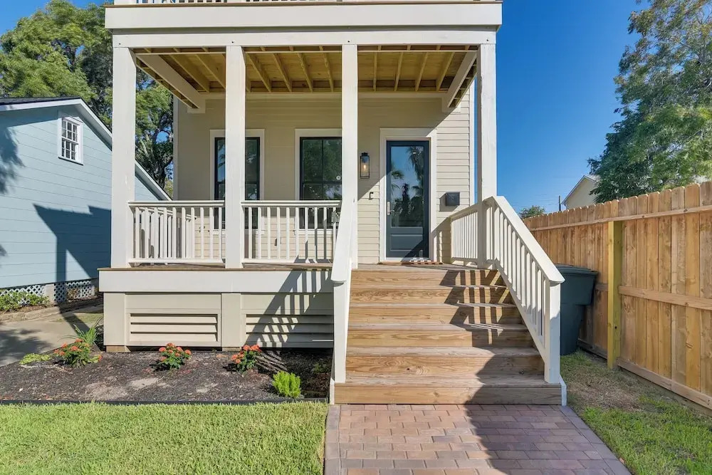 1 Mi to Ocean! Galveston Getaway w/ 2 Balconies