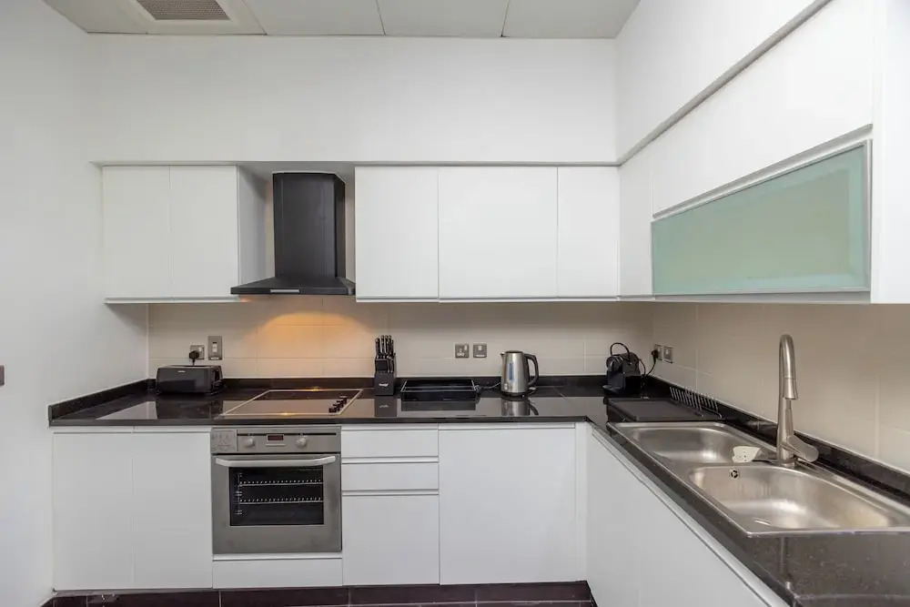 WelHome - Oceanfront Elegance 1BR Apt With Palm Sea Views