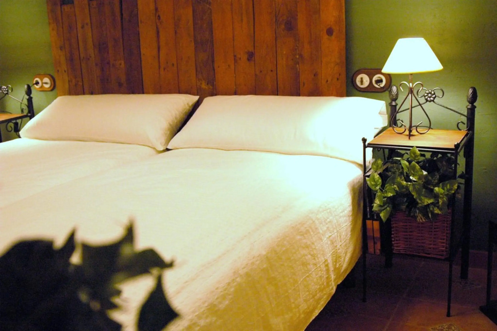 4 bedrooms house with shared pool enclosed garden and wifi at Alcaracejos