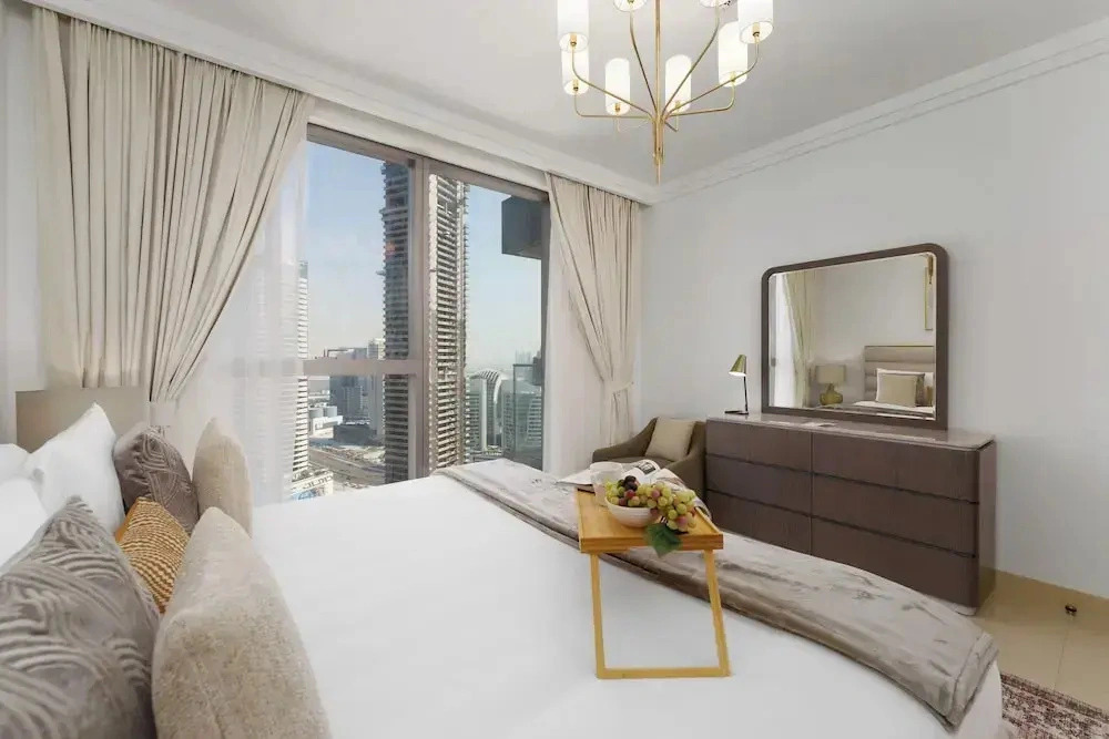 Maison Privee - Inviting Apt with Fabulous Dubai Canal & Skyline Vws
