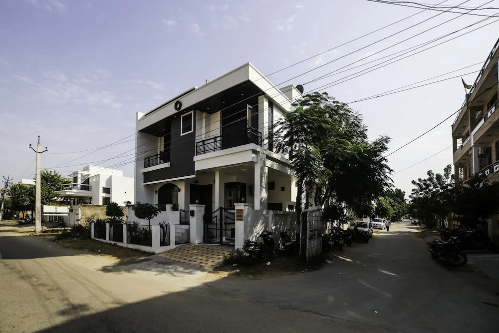 OYO Home 19921 Cosy 3BHK