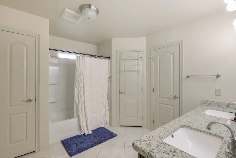 Easy Living in Brownsville! Home Near Med Center