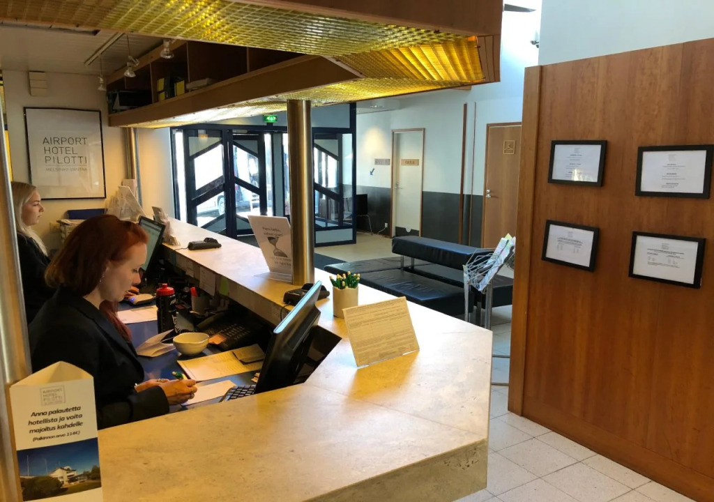 Pilot Airport Hotel