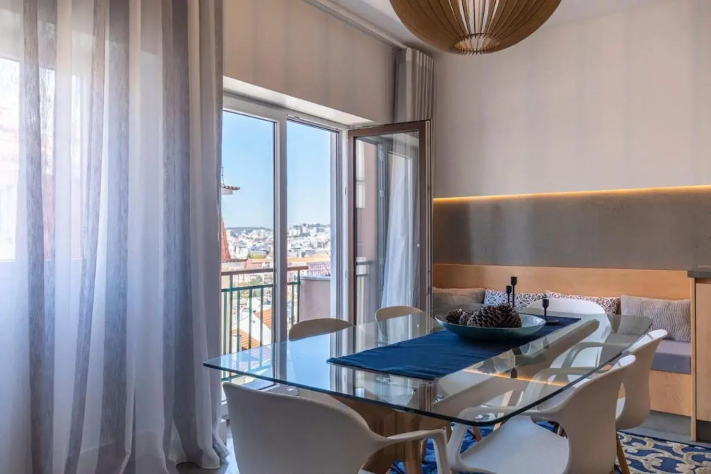 Lovelystay - Sunshine Residence in the Heart of Graça