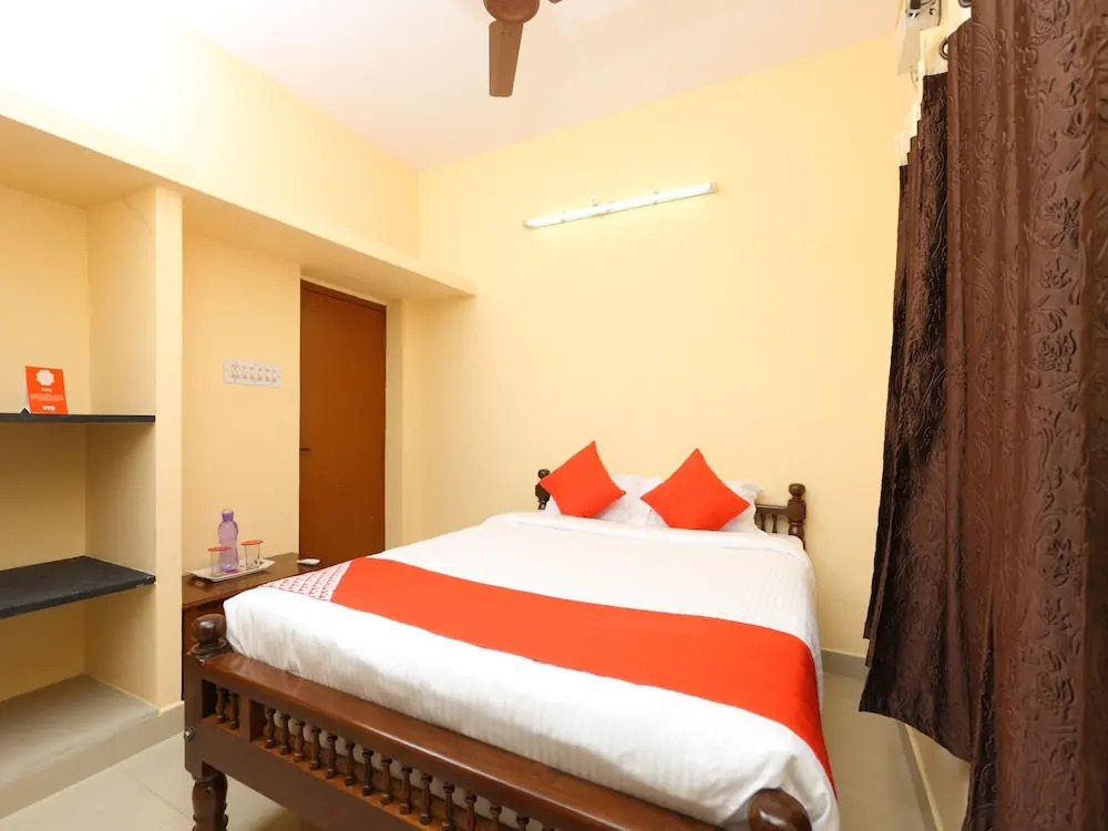OYO 15128 Home Elegant 2BHK Near Boat House