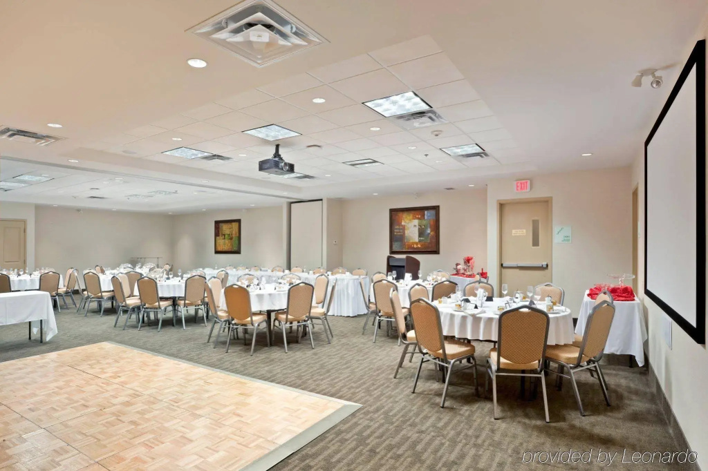 Holiday Inn Hotel & Suites Surrey East - Cloverdale by IHG