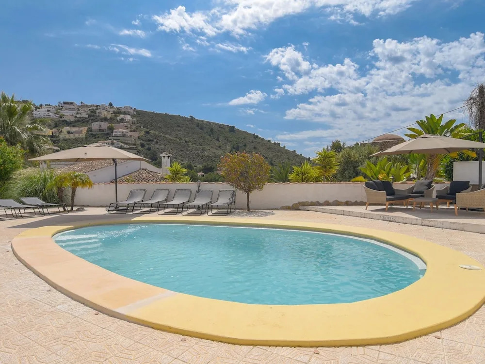 Tranquil Holiday Home in Moraira With Private Pool