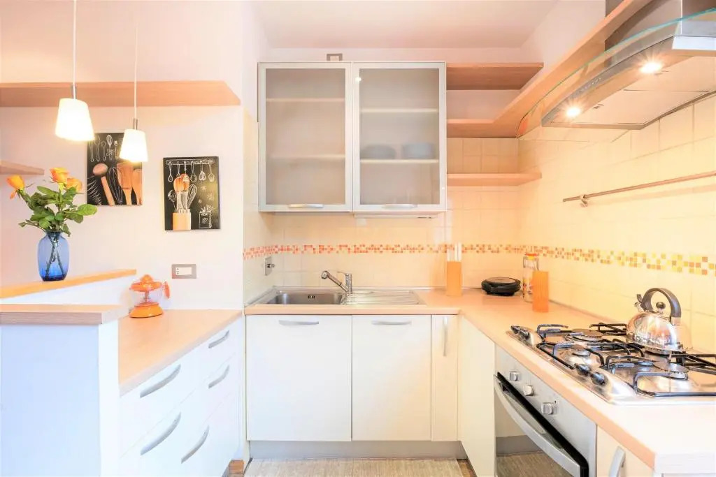 GuestHost - Skyline Central Apartment