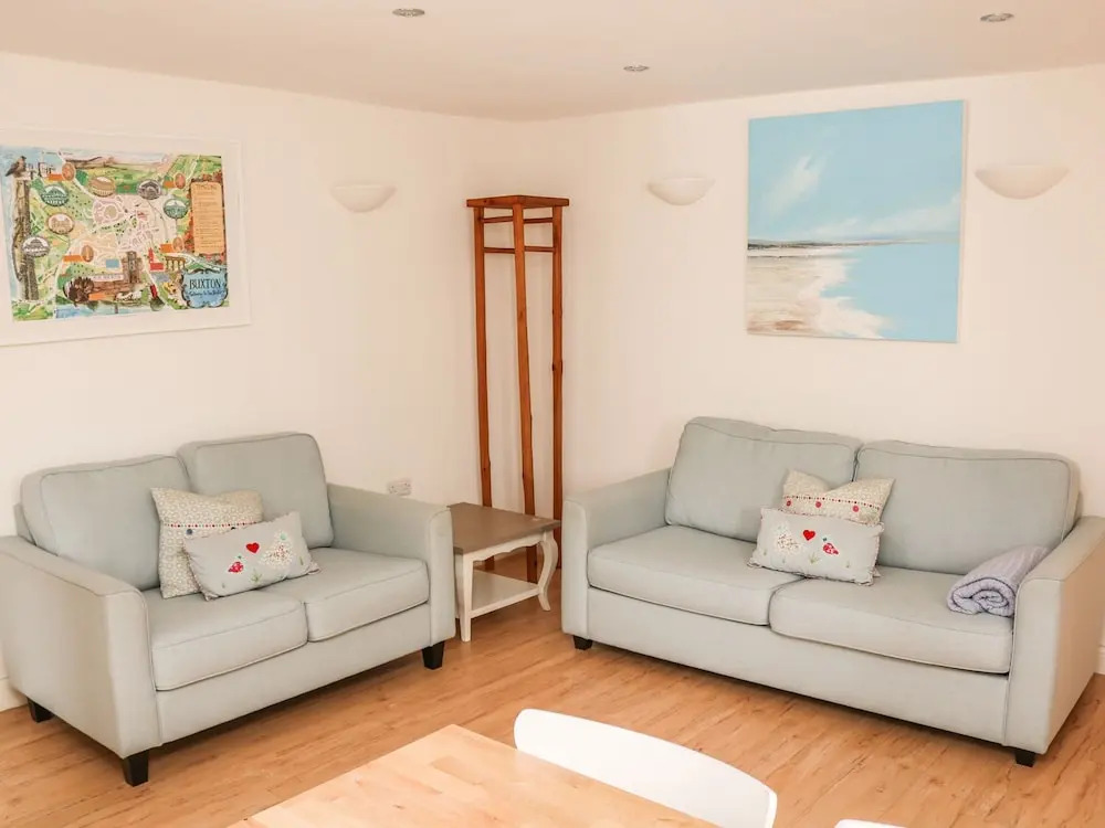32A, Buxton