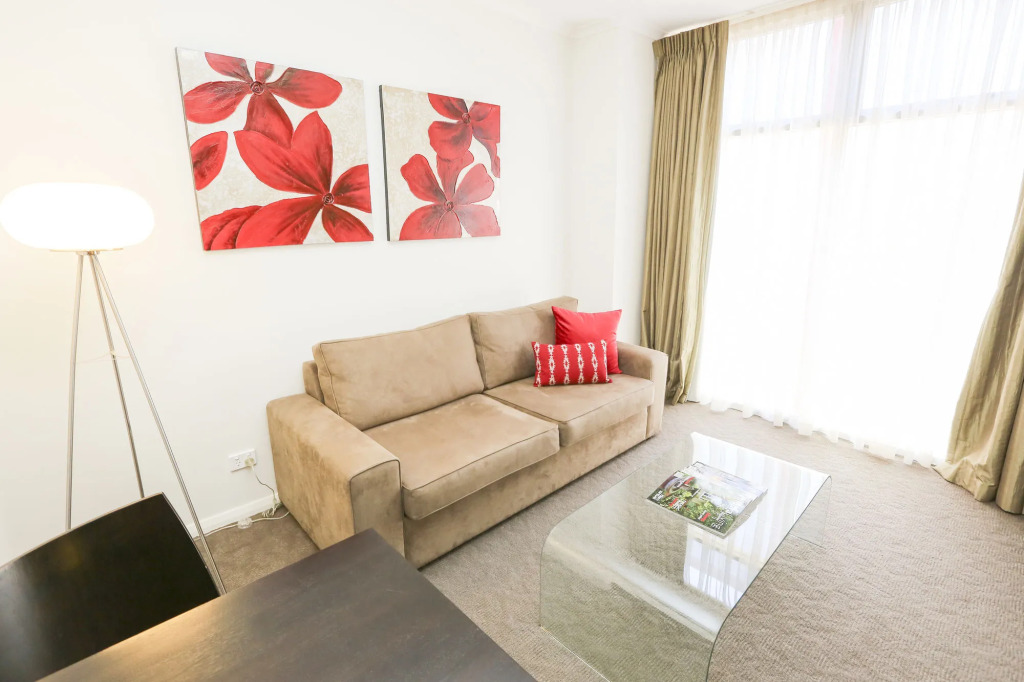 Indulge Apartments - Ontario