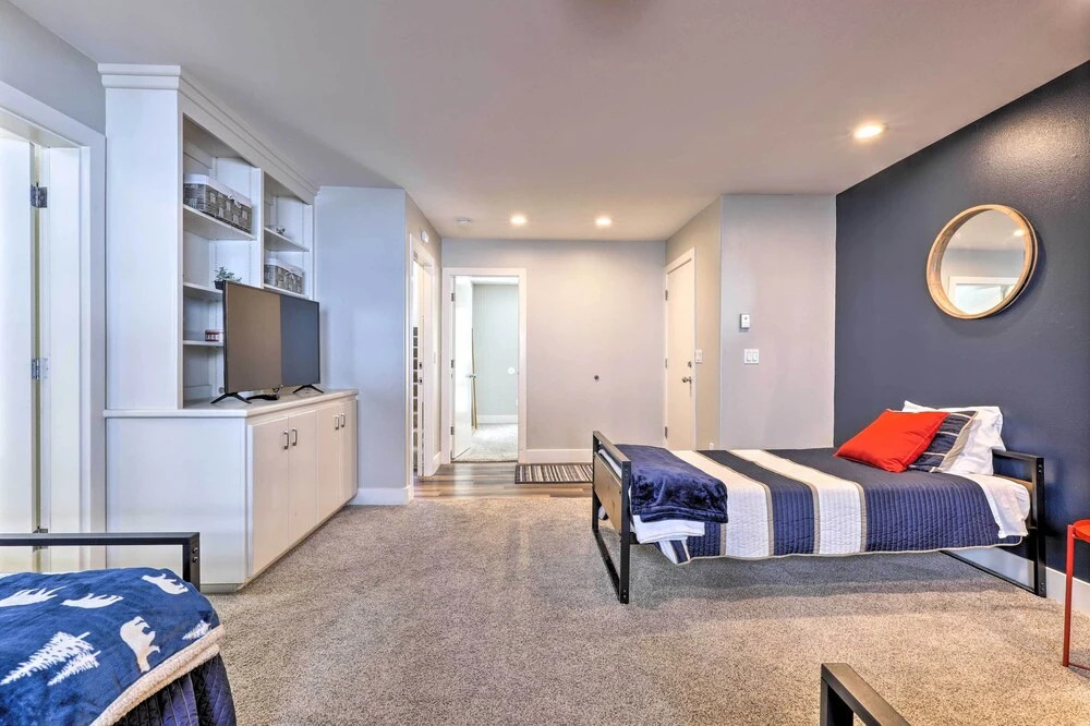 Remodeled Home w/ Spa & Deck: Walk to Dillon Beach