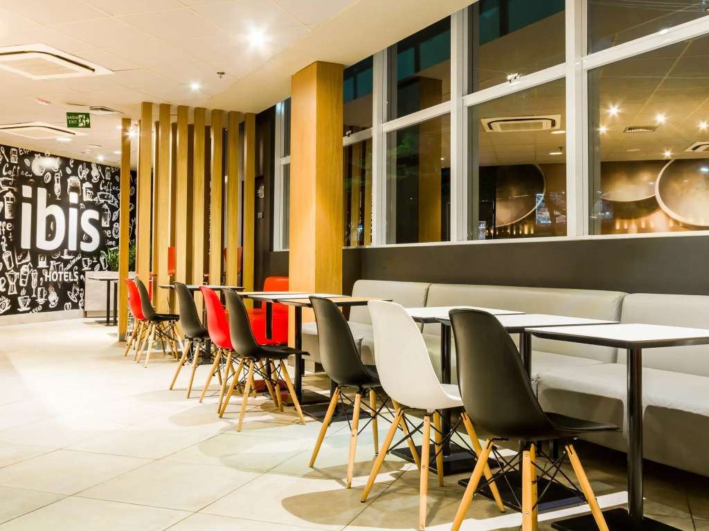 ibis Marilia