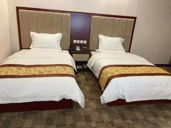 Huaxuan Select Hotel (Chengwu Building Materials City Shop)