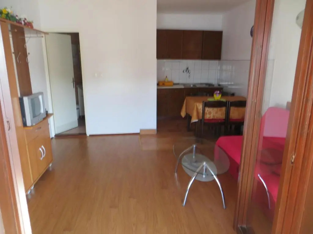 Apartments Makjanić