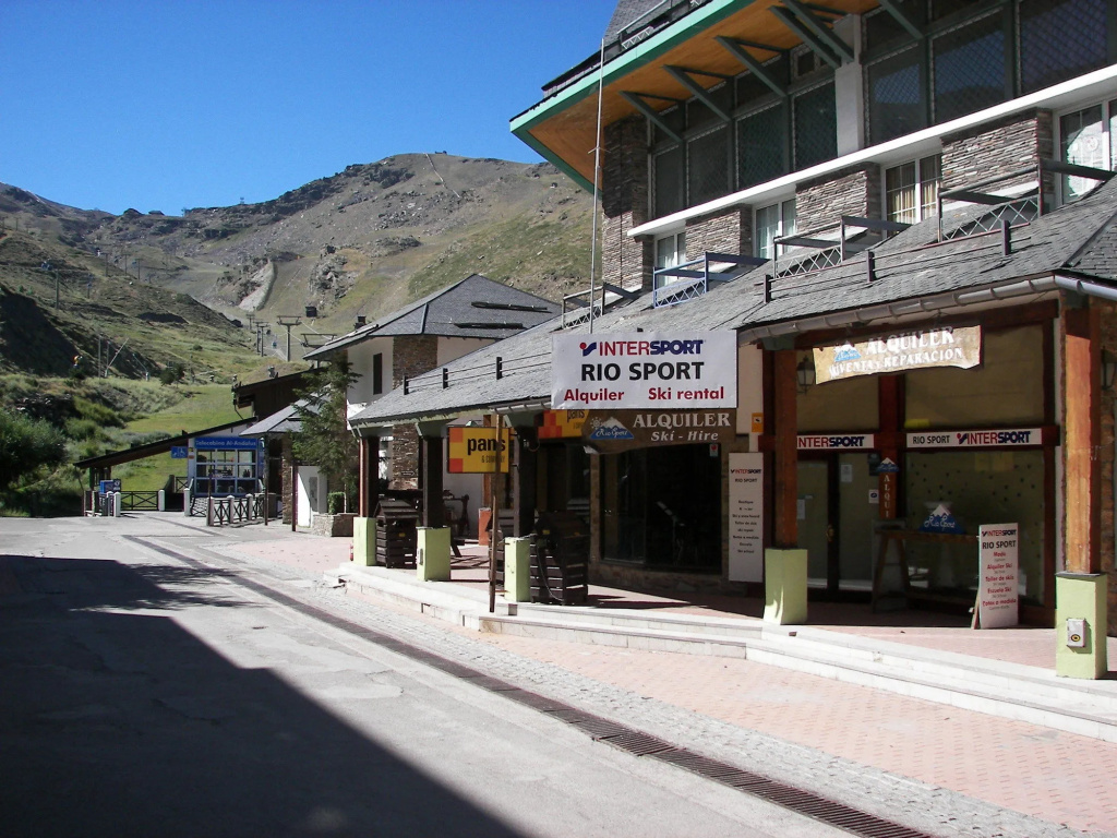 TODOSIERRANEVADA ZONA BAJA - MONTBLANC VISTAS A LA MONTANA - Junto a los Telecabinas