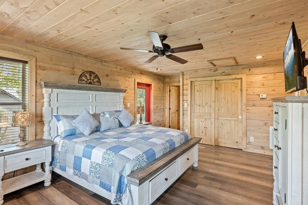 Victoria's Secrets 5 Bedroom Cabin by RedAwning
