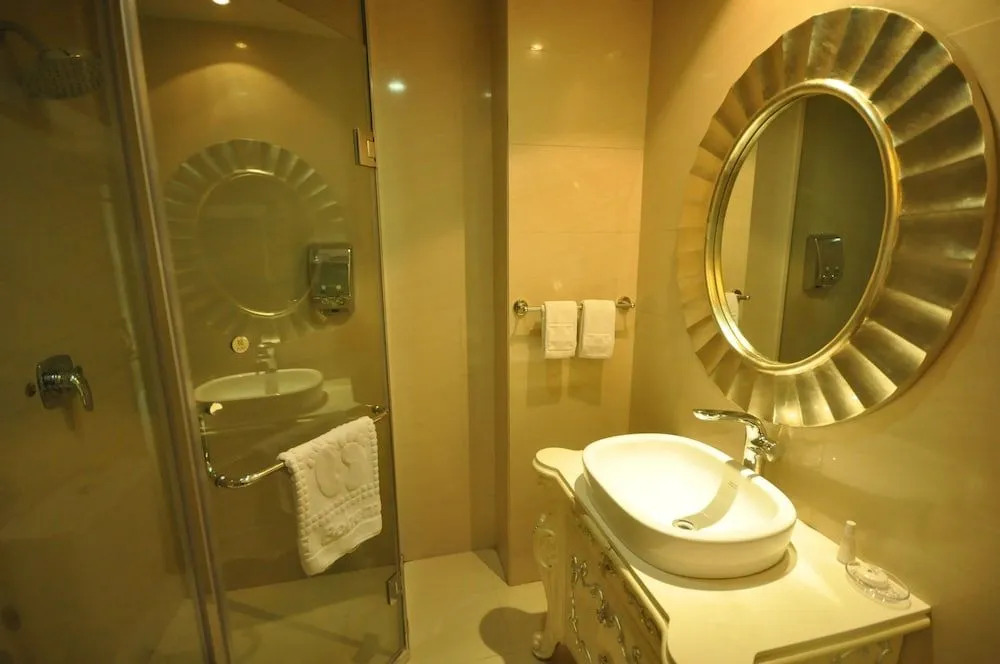 Luoyang Bohemia Hotel