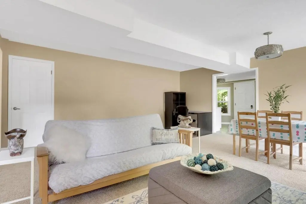Modern Luxe Family & Groups Friendly Bungalow with Patio & Workspace