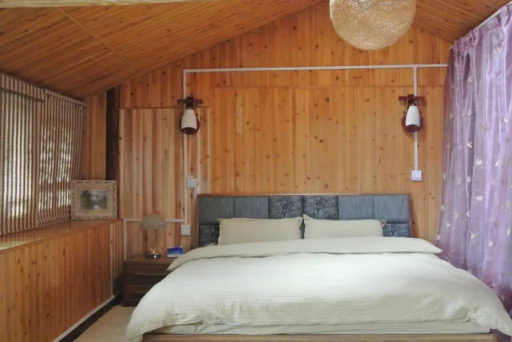 E-Outfitting Moon Hostel